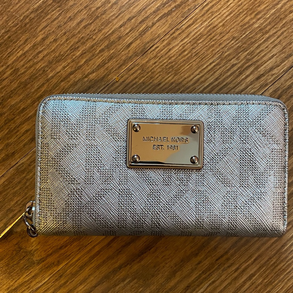 Michal Kors silver MK LOGO wallet